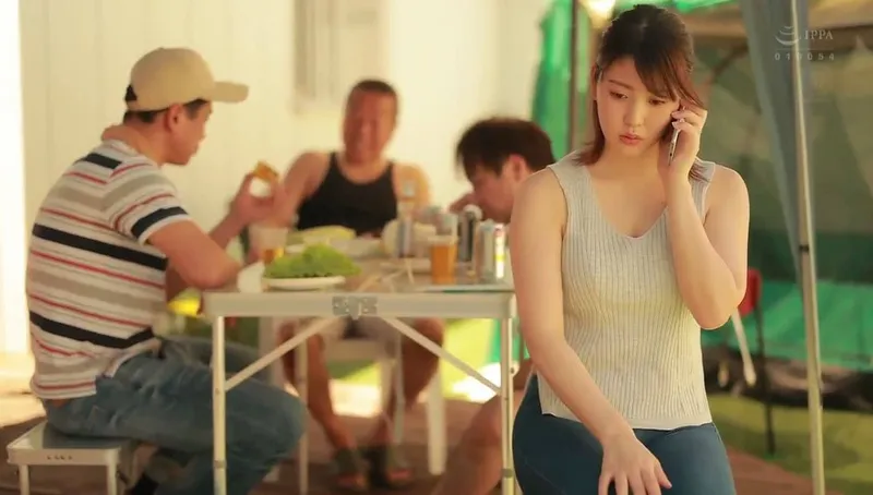 ông xã khờ để cô vợ tham gia sự kiện cắm trại với mấy gã nhà sát bên và cái kết