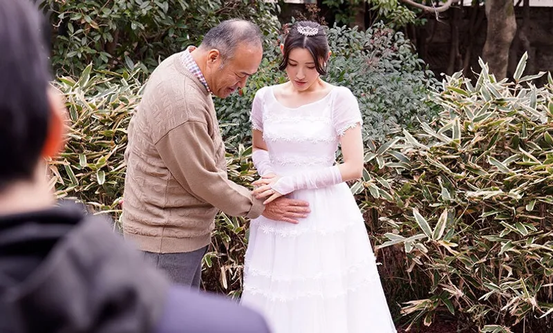 Chồng quá yếu, bà xã dù yêu nhưng vẫn thường chịch với bố chồng yêu đến có thai