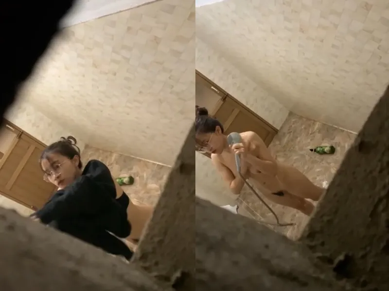 Quay lén eny vú đẹp tắm, khe bím chảy nước ròng ròng