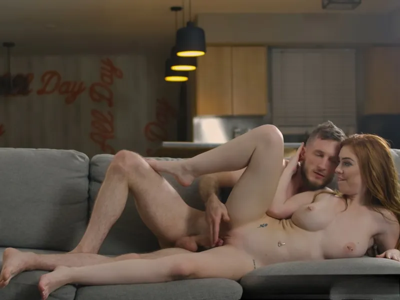 đang tăng ca mà bạn gái cứ dùng âm đạo dụ tôi doggy cùng em